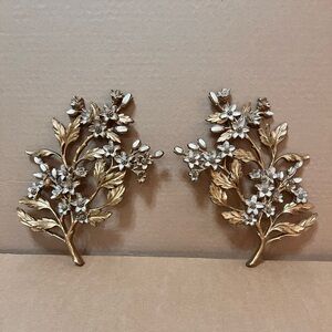 Pair of Vintage Syroco Dogwood branch wall hangings.